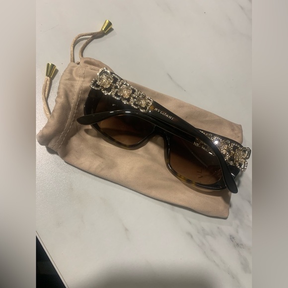 Woman’s “ bvlgari “ Sunglasses ( used light ) - Picture 3 of 7